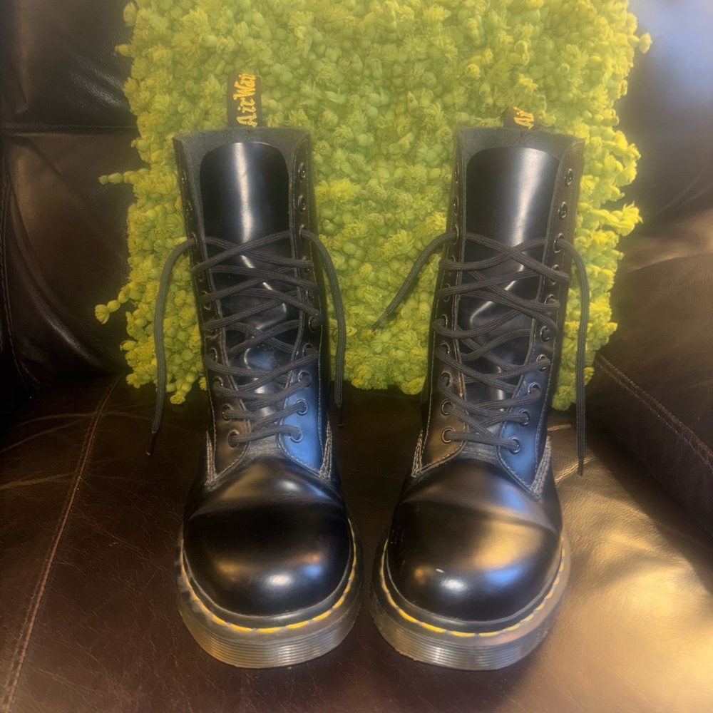 Dr Martens Women’s 9